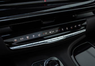 Подержанный автомобиль Cadillac Escalade Suv 2021 года (20 фото)
