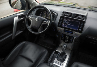 Подержанный автомобиль Toyota Land Cruiser Prado 2020 года (10 фото)