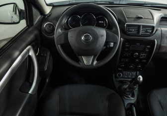 Подержанный автомобиль Nissan Terrano 2019 года (10 фото)