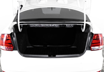 Подержанный автомобиль Volkswagen Polo Sedan 2017 года (16 фото)