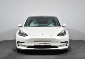Подержанный автомобиль Tesla Model 3 2019 года (2 фото)