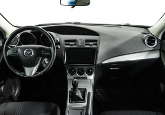 Подержанный автомобиль Mazda 3 Sedan 2010 года (13 фото)