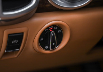 Подержанный автомобиль Porsche Cayenne 2015 года (22 фото)