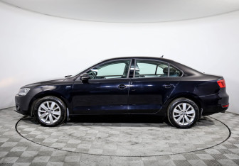 Подержанный автомобиль Volkswagen Jetta Sedan 2013 года (8 фото)