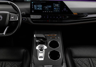 Подержанный автомобиль Changan UNI-K 2023 года (16 фото)