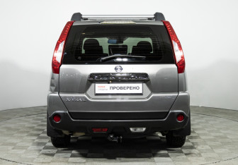 Подержанный автомобиль Nissan X-Trail 2013 года (6 фото)