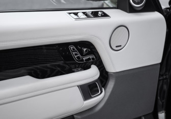 Подержанный автомобиль Land Rover Range Rover 2020 года (26 фото)