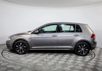 Подержанный автомобиль Volkswagen Golf Hatchback 2013 года (8 фото)