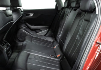 Подержанный автомобиль Audi A4 Sedan 2019 года (10 фото)