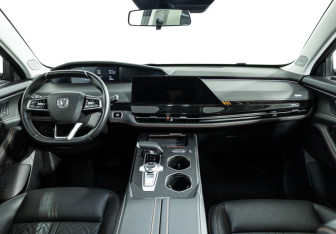 Подержанный автомобиль Changan UNI-K 2023 года (13 фото)