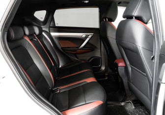 Подержанный автомобиль Geely Coolray 2023 года (25 фото)