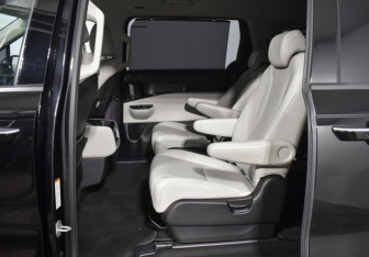 Подержанный автомобиль Kia Carnival 2020 года (11 фото)