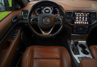 Подержанный автомобиль Jeep Grand Cherokee 2021 года (13 фото)