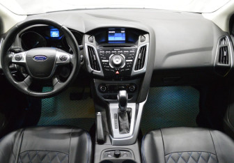 Подержанный автомобиль Ford Focus Hatchback 2013 года (14 фото)