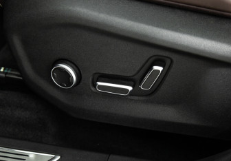 Подержанный автомобиль Geely Monjaro 2023 года (16 фото)