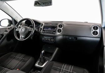 Подержанный автомобиль Volkswagen Tiguan 2015 года (9 фото)