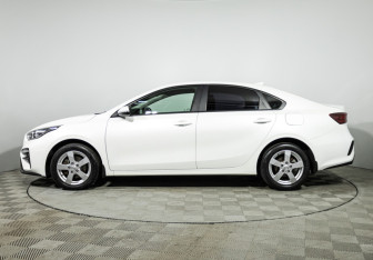 Подержанный автомобиль Kia Cerato Sedan 2019 года (8 фото)