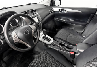 Подержанный автомобиль Nissan Tiida Hatchback 2015 года (9 фото)