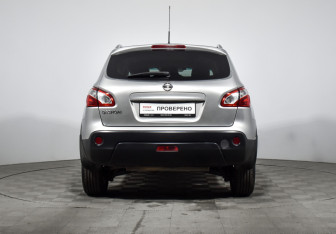 Подержанный автомобиль Nissan Qashqai 2010 года (6 фото)