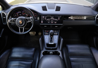 Подержанный автомобиль Porsche Cayenne 2018 года (8 фото)