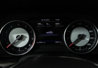 Подержанный автомобиль Volkswagen Touareg 2019 года (12 фото)