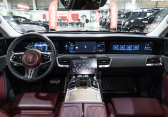 Подержанный автомобиль Hongqi E-HS9 2021 года (15 фото)