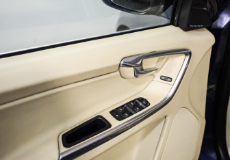 Подержанный автомобиль Volvo XC60 2012 года (20 фото)