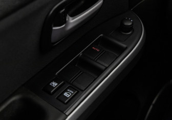 Подержанный автомобиль Suzuki Grand Vitara 2012 года (15 фото)
