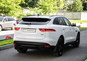 Подержанный автомобиль Jaguar F-Pace 2020 года (6 фото)