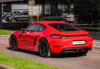 Подержанный автомобиль Porsche Cayman 2018 года (8 фото)