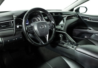 Подержанный автомобиль Toyota Camry Sedan 2018 года (11 фото)