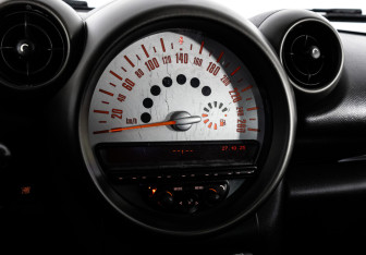 Подержанный автомобиль MINI Countryman 2011 года (15 фото)