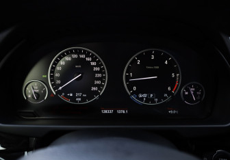 Подержанный автомобиль BMW X5 2014 года (11 фото)