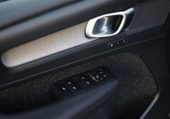 Подержанный автомобиль Volvo XC40 2019 года (22 фото)