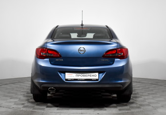 Подержанный автомобиль Opel Astra Sedan 2013 года (6 фото)