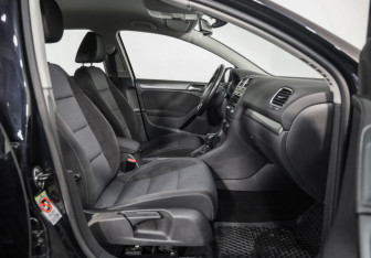 Подержанный автомобиль Volkswagen Golf Hatchback 2011 года (17 фото)