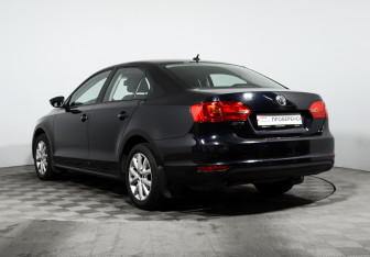 Подержанный автомобиль Volkswagen Jetta Sedan 2013 года (7 фото)