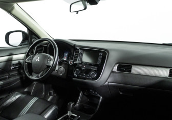 Подержанный автомобиль Mitsubishi Outlander 2014 года (9 фото)