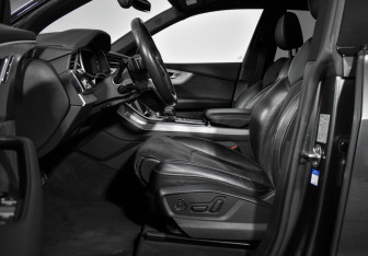Подержанный автомобиль Audi Q8 2019 года (13 фото)