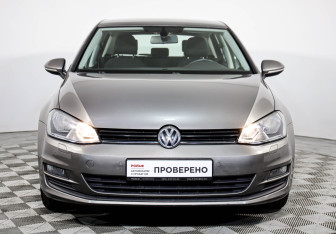 Подержанный автомобиль Volkswagen Golf Hatchback 2013 года (2 фото)