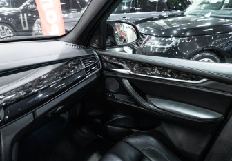 Подержанный автомобиль BMW X5 M 2016 года (33 фото)