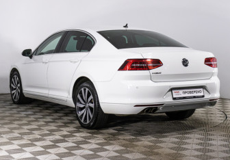 Подержанный автомобиль Volkswagen Passat Sedan 2019 года (7 фото)