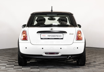 Подержанный автомобиль MINI Hatch 2011 года (6 фото)