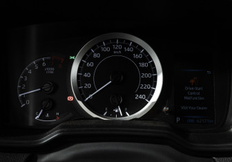 Подержанный автомобиль Toyota Corolla Sedan 2021 года (12 фото)