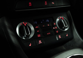 Подержанный автомобиль Audi Q3 2012 года (12 фото)