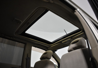 Подержанный автомобиль Nissan X-Trail 2003 года (13 фото)