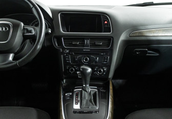 Подержанный автомобиль Audi Q5 2011 года (14 фото)