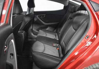 Подержанный автомобиль Hyundai Elantra Sedan 2012 года (11 фото)
