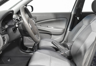 Подержанный автомобиль Nissan Almera Classic 2010 года (10 фото)