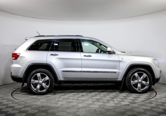 Подержанный автомобиль Jeep Grand Cherokee 2012 года (4 фото)